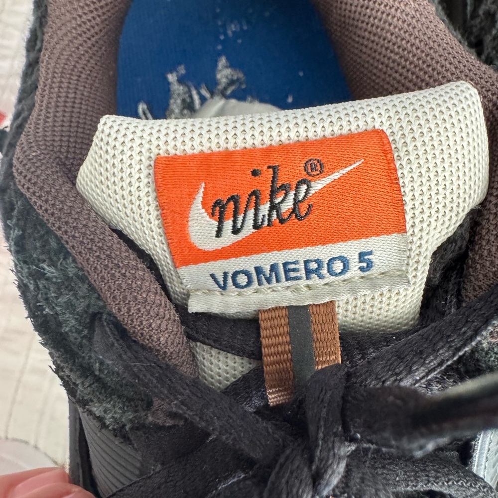Nike Vomero 5 Sneakers - Black and White